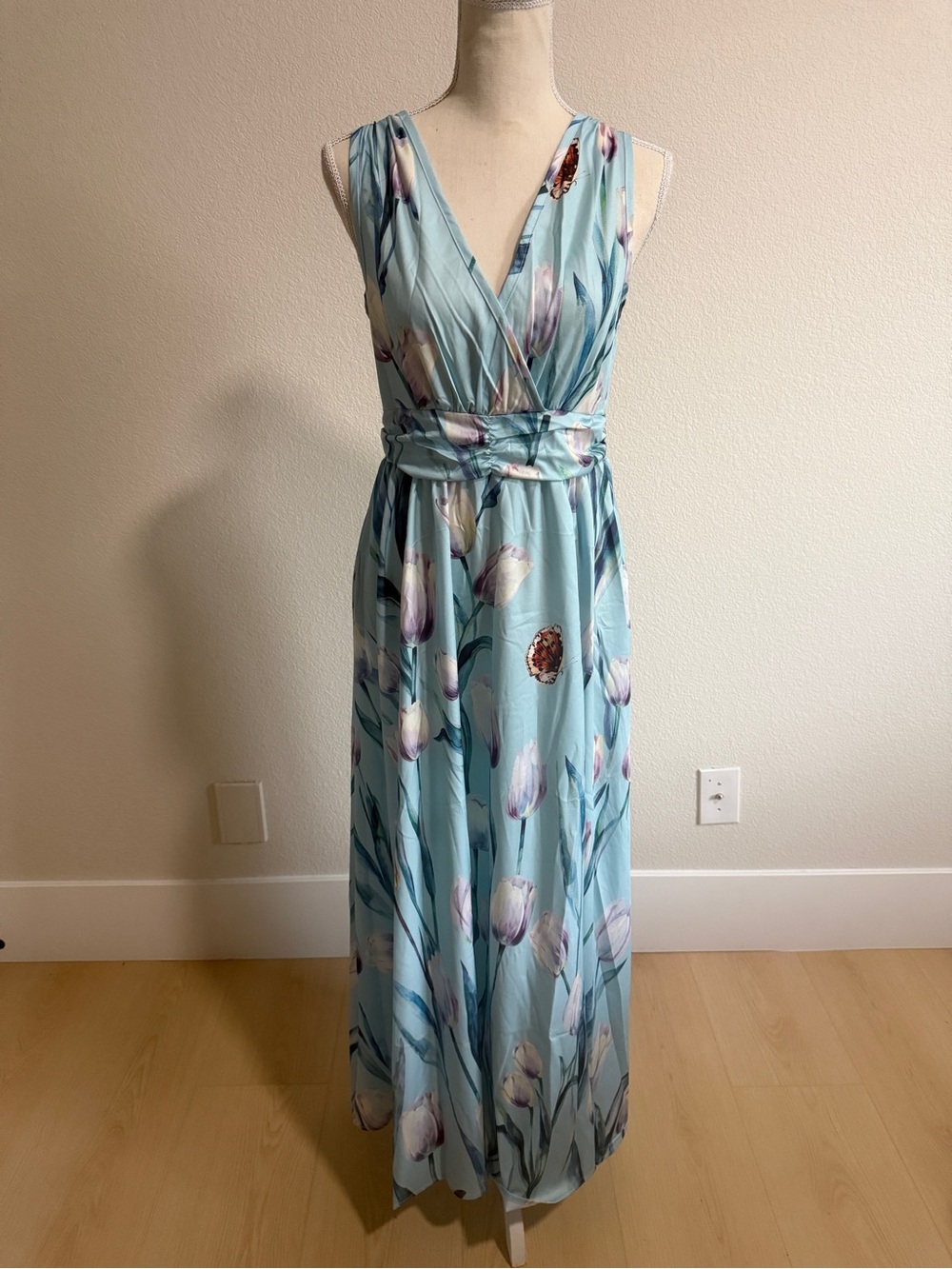 Elegant Blue Floral Maxi Dress with Tulip - Picture 3 of 4